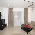 Revenu Apartments
