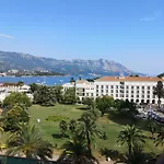 Revenu Apartments